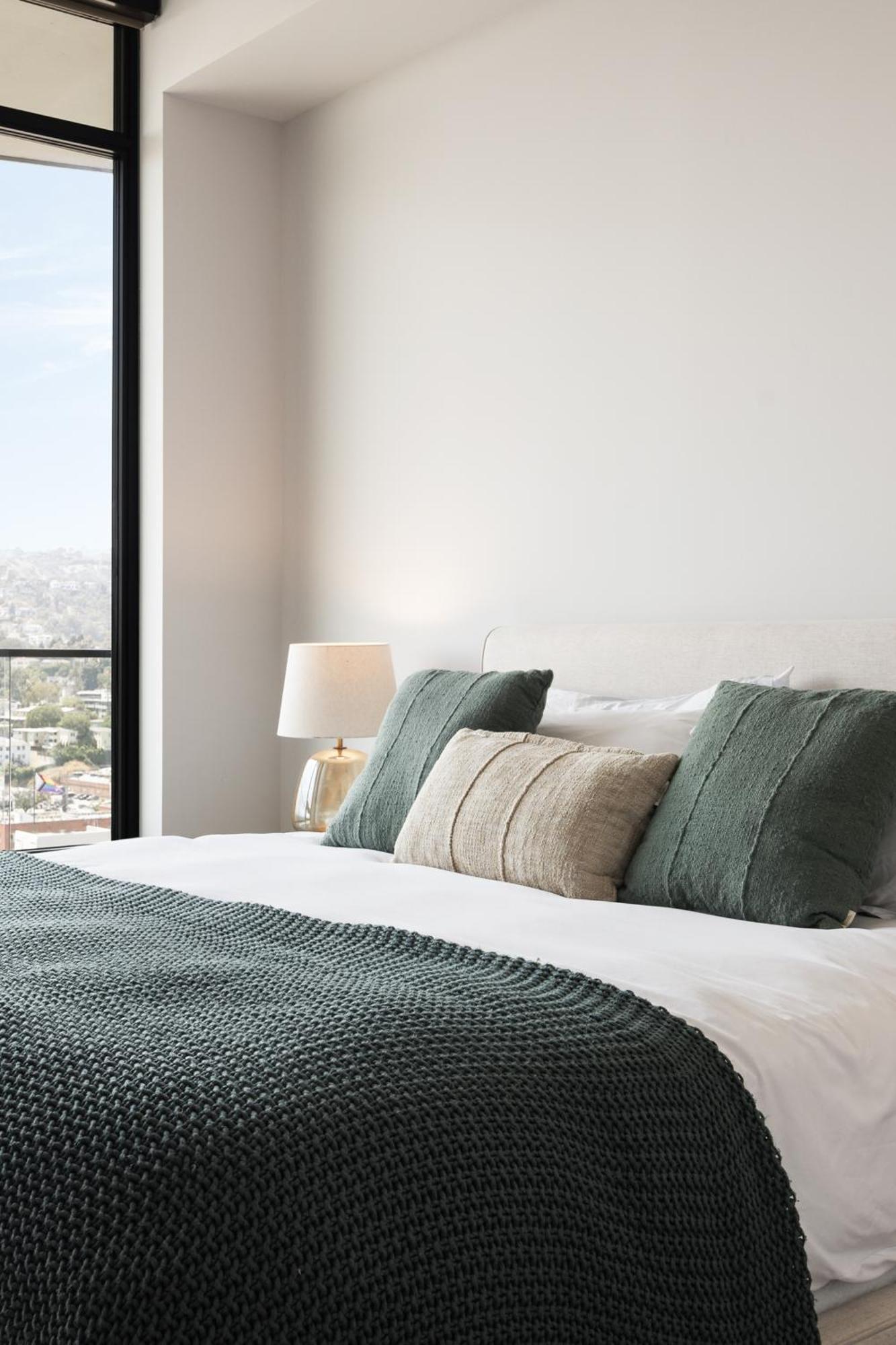 Hollywood Heights - High-rise With Panoramic Views *