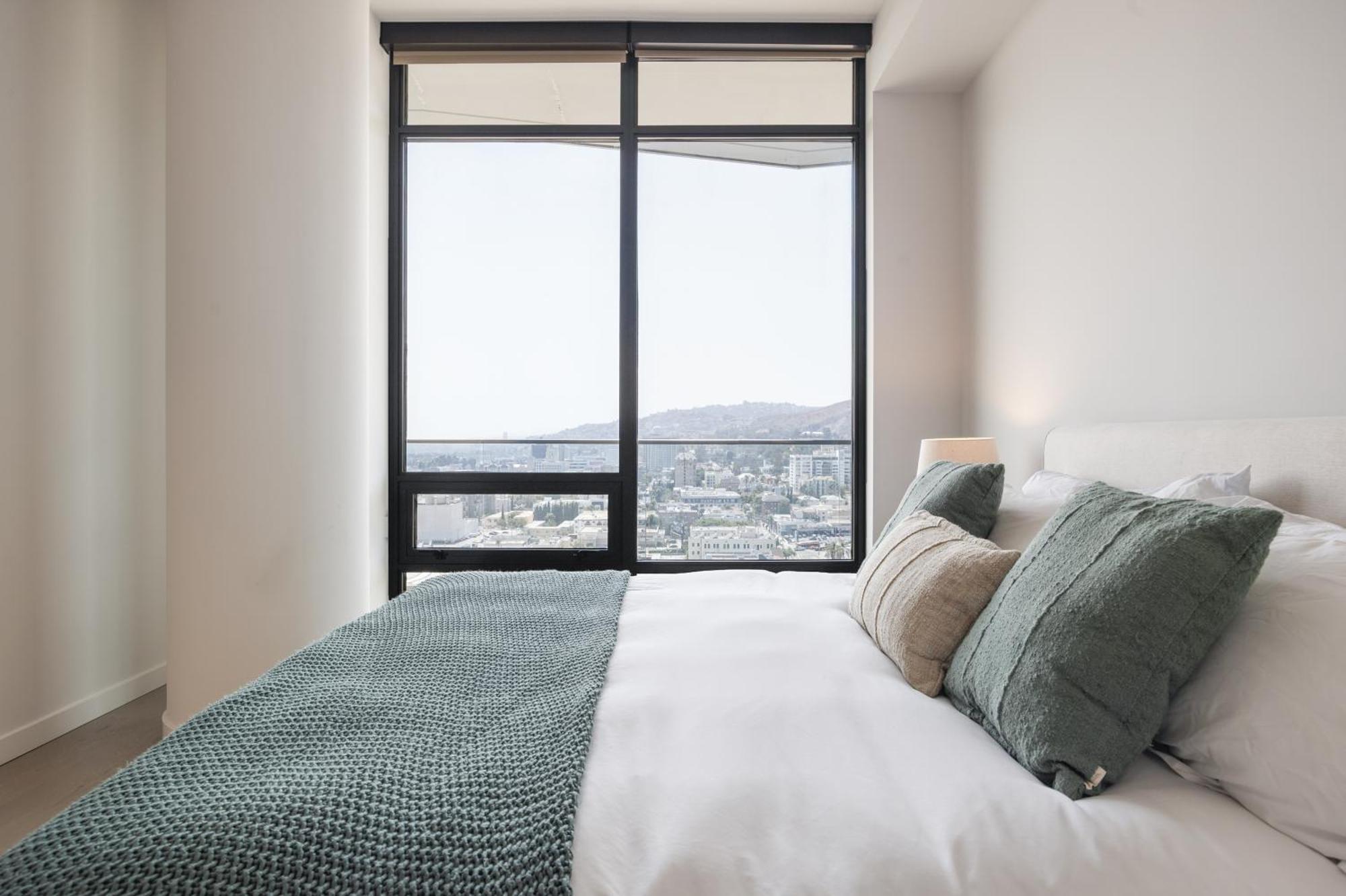 Hollywood Heights - High-rise With Panoramic Views * Los Angeles