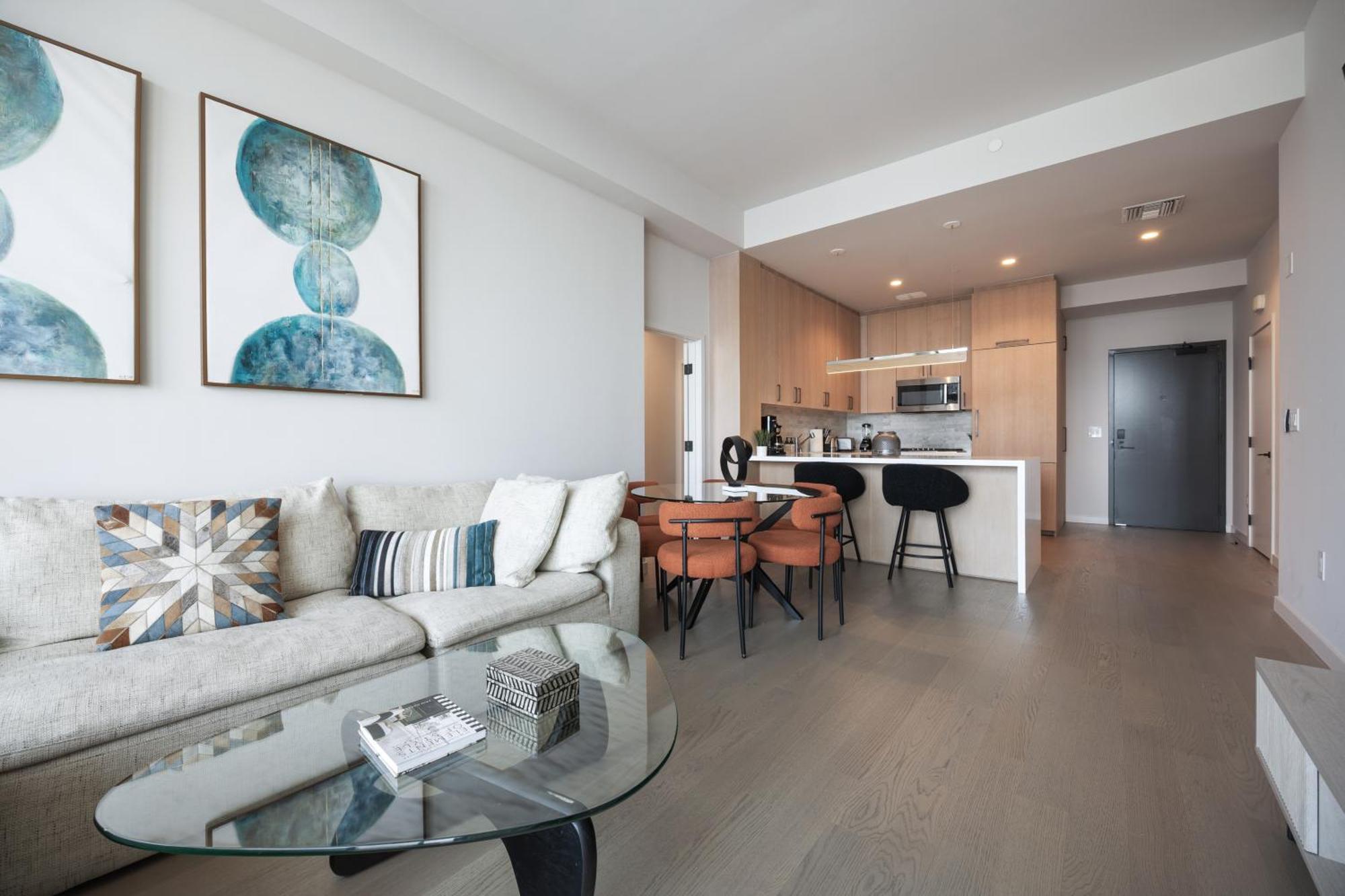 Hollywood Heights - High-rise With Panoramic Views