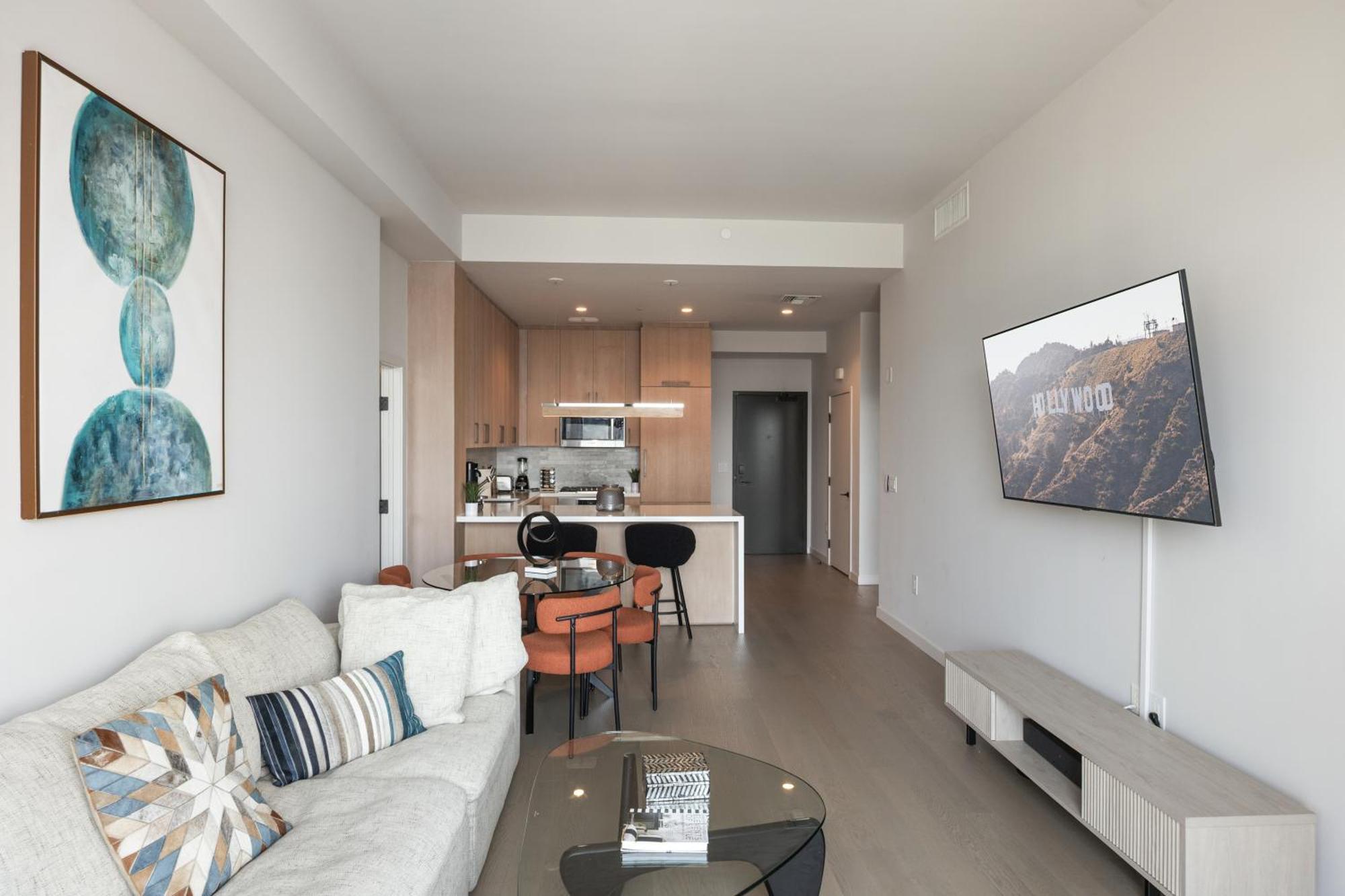 Hollywood Heights - High-rise With Panoramic Views *
